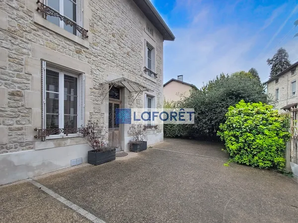Maison 6 pièces 185 m²