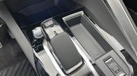 Peugeot 3008 HYBRID 225ch Allure Pack e-EAT8 — photo 14