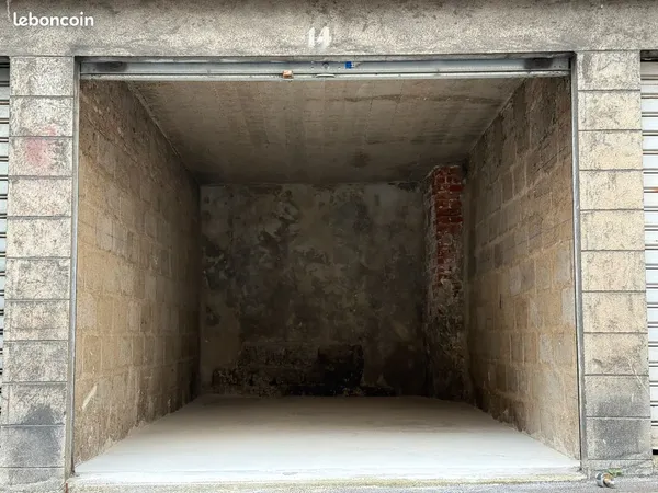 Box parking fermé - 14 m² - Rez-de-chaussée - Rue Ordener (Paris 18e)