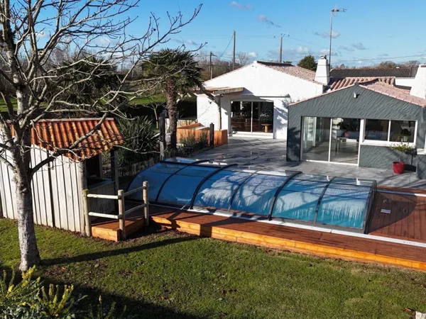 Maison avec piscine à 7min des plages Vendéennes.
