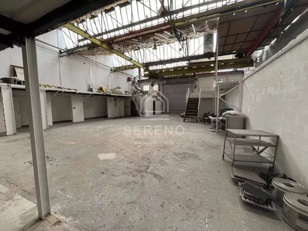 Entrepôt 557 m²