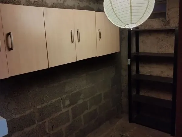 Cave saine et sécurisée à louer, accès pratique