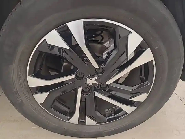 Peugeot 2008 puretech 130 s&amp;s eat8 — photo 13