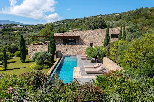 Villa 9 pièces 400 m²