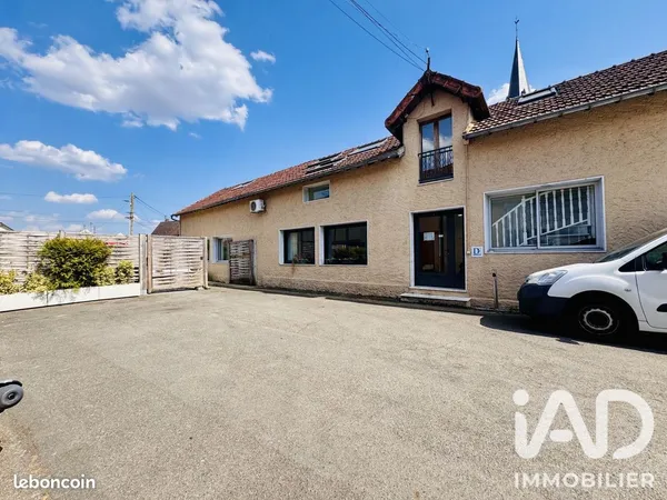 Local 148 m² Garancières