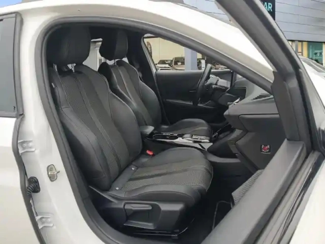 Peugeot 208 electrique 50 kwh 136ch gt — photo 9