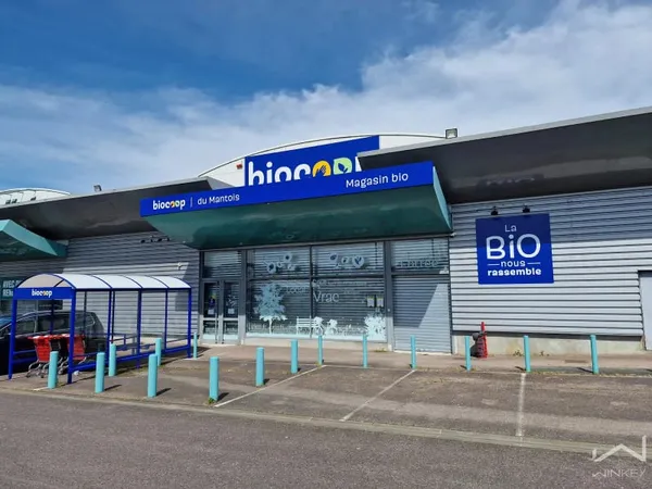 Local 1 pièce 813 m²