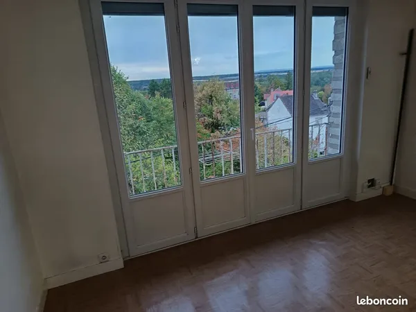 Appartement T3 de 60 m² avec garage individuel et belle vue — La Charité-sur-Loire