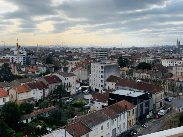 Colocation appartement neuf 55 m2 + 10 m2 terrasse avec Vue tout Bordeaux - Chartron