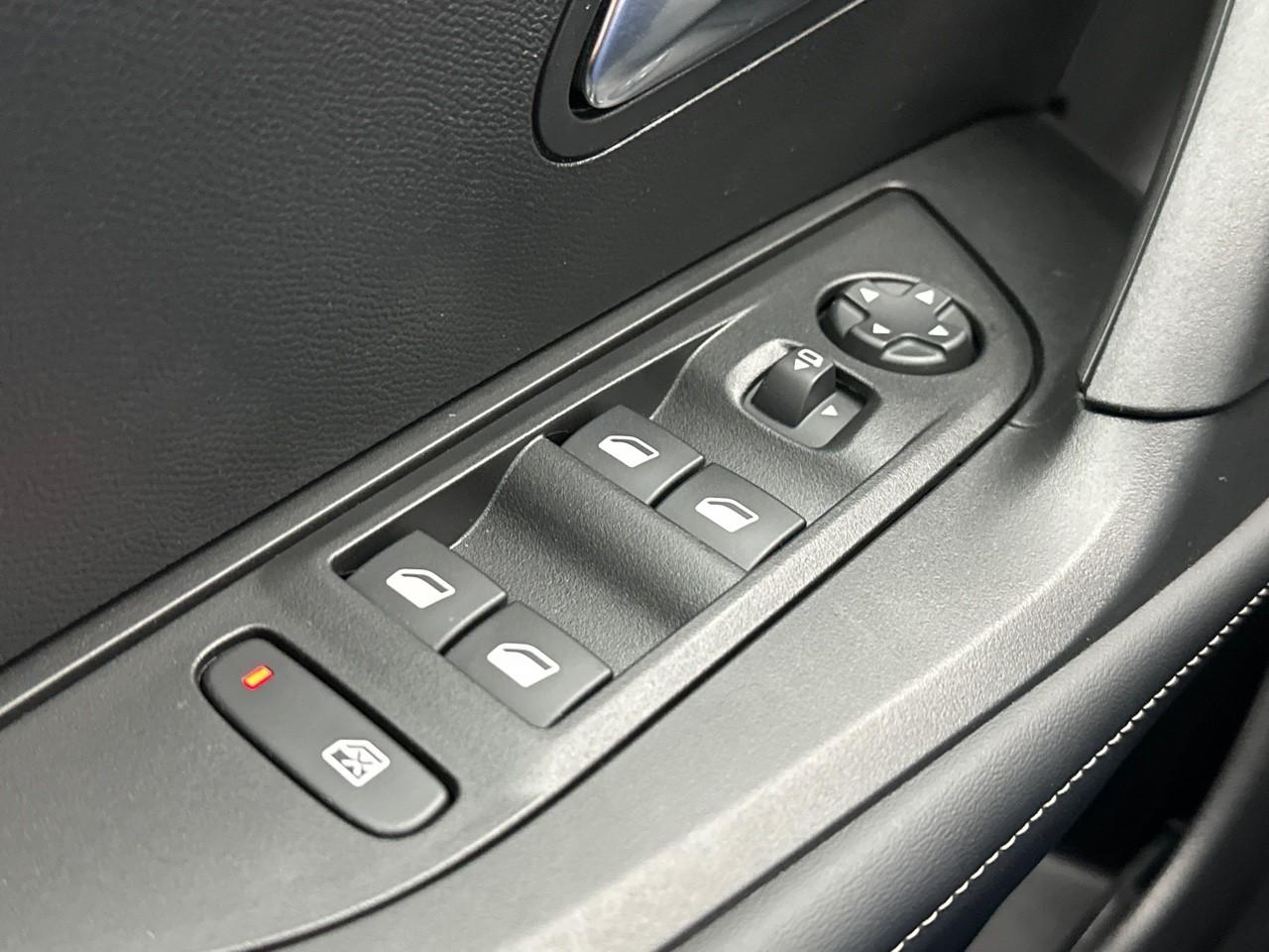 Peugeot 2008 100 s&s bvm6 allure — photo 15