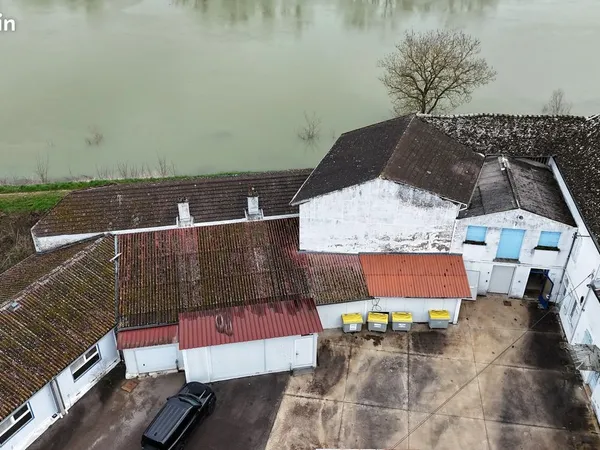 Bâtiment mixte à VERDUN-SUR-LE-DOUBS