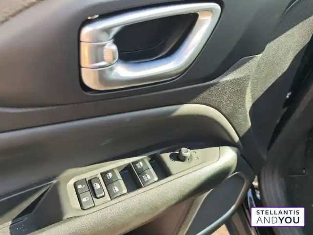 Jeep Compass 1.3 phev t4 240 ch 4xe eawd — photo 17