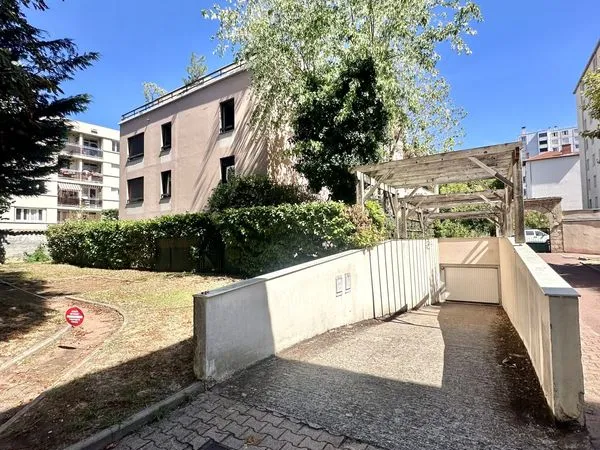 Parking/box 15 m² Lyon