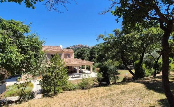 Maison 8 pièces 267 m²