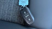 Peugeot 3008 1.2 Hybrid 145ch Allure e-DCS6 — photo 16