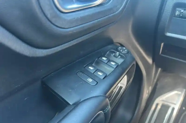 Citroën C5 Aircross hybride rechargeable 225 e-eat8 — photo 21