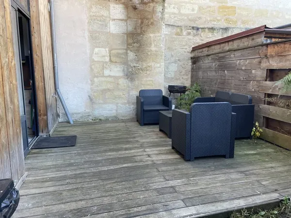 Joli T2 meublé avec jardin rue Belleville