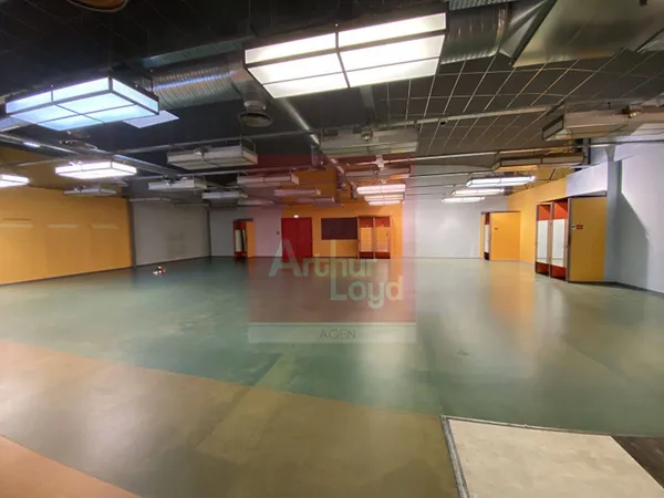 Local commercial 580 m²