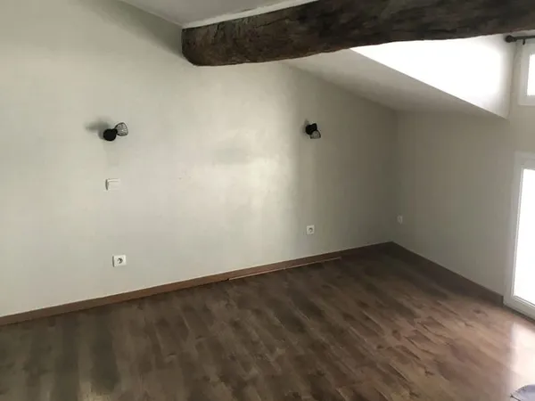 Maison Nevian 3 pièce(s) 90 m2