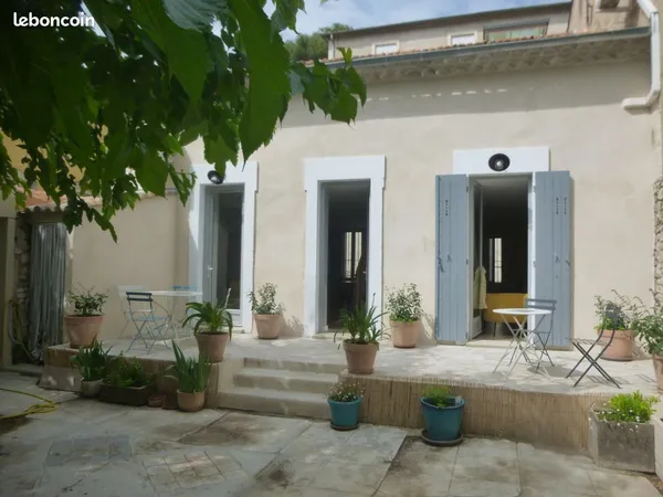 Maison de ville avec cour