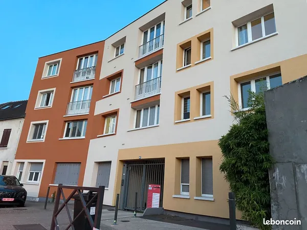 Appartement à louer F1 26m2 dans une rue calme proche RER Massy-Palaiseau avec Box dans résidence ca