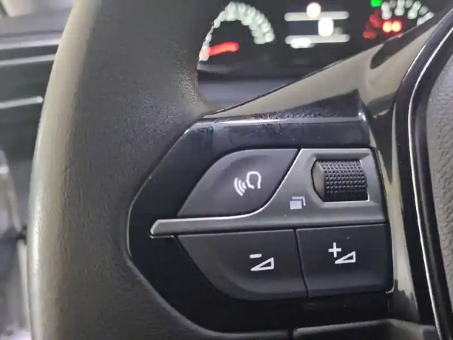 Peugeot 2008 puretech 130 s&amp;s bvm6 — photo 27