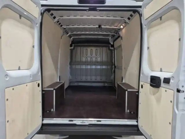 Peugeot Boxer fgn tole 3.3 t diesel l2h2 140 ch manuelle — photo 6