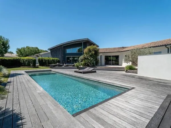 Maison 254 m²