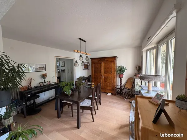 À vendre - Appartement 104 m² avec balcon, loggia et garage - Strasbourg Meinau