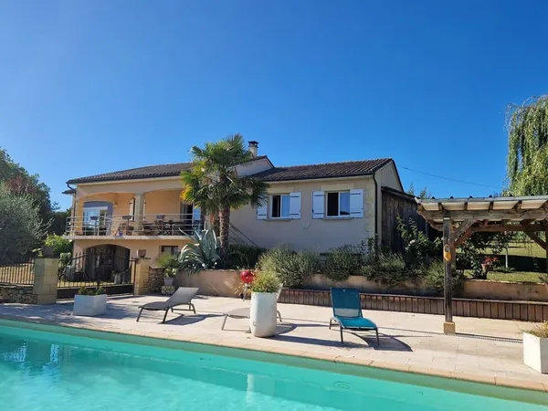 Maison de plain-pied 8 pièces 195 m²