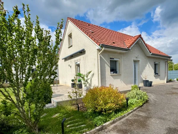Maison récente entièrement rénovée - 100 m² habitables sur superbe terrain paysager de 580 m²