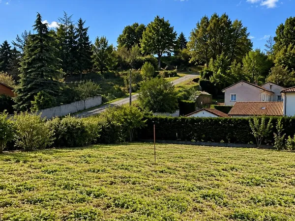 Terrain constructible 700 m²