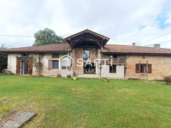 Joli corps de ferme en partie rénové d'une surface habitable de 168 m2 sur terrain attenant de 6476 