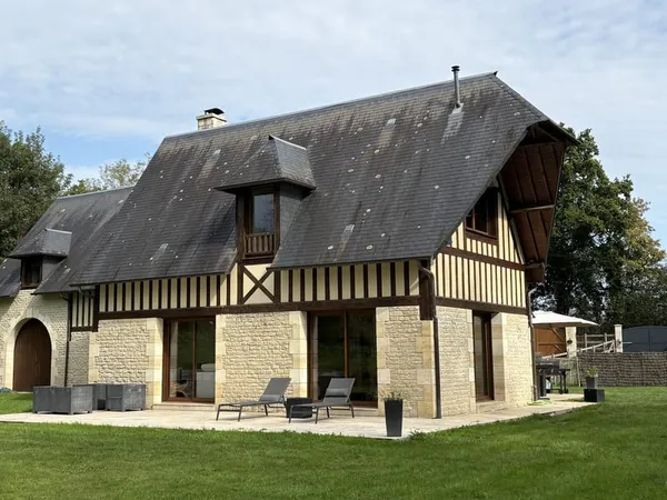PROPRIETE DE CHARME au coeur du Pays d'Auge À proximité de