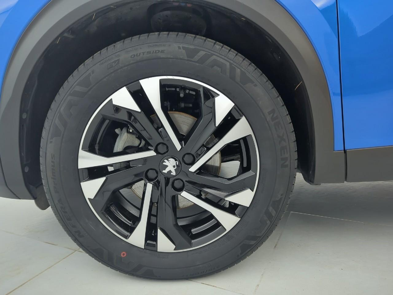 Peugeot 2008 puretech 130 s&s eat8 allure pack — photo 29