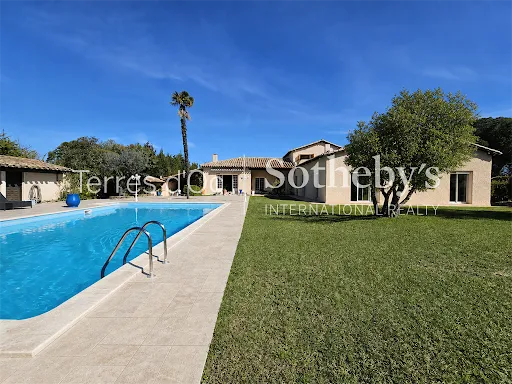 Maison 7 pièces 280 m²