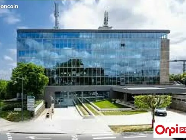 Bureau 136 m²