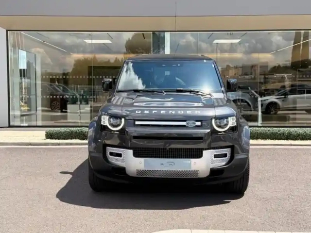 Land Rover Defender 110 2.0 p300e phev s — photo 6