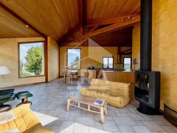 Maison 7 pièces 180 m²