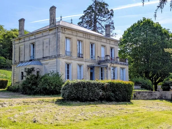 Maison 9 pièces 230 m²