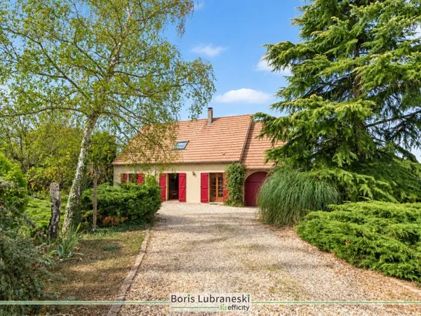 Vends maison avec jardin arboré
