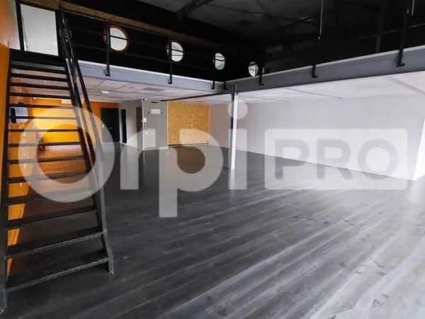 Local commercial 550 m²