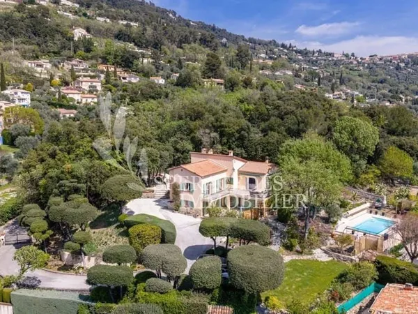 Villa 6 pièces 233 m²