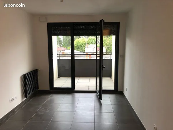 Appartement Récent Tassin Horloge