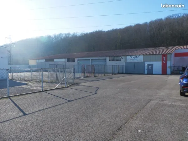 Entrepôt 770m² ZAC des Marnières à Chalezeule