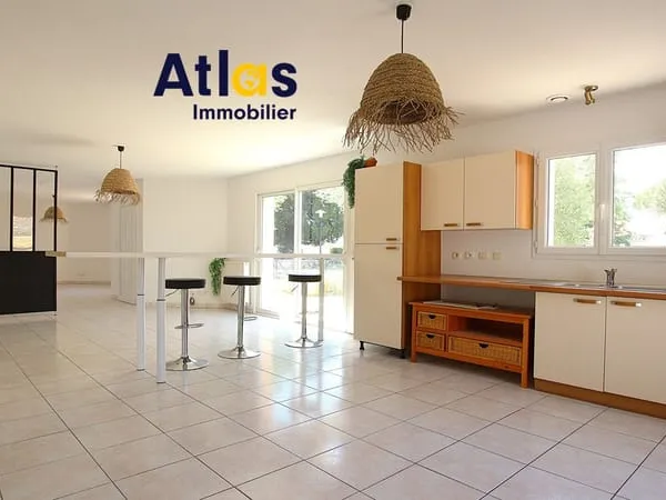 Maison de plain-pied à Chauray, 3 chambres, avec jardin.