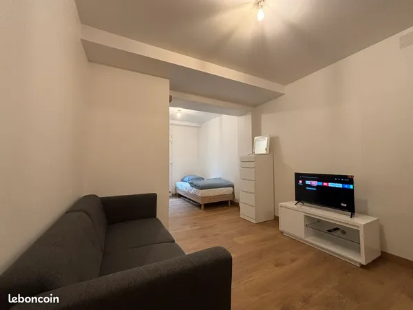 Studio meublé en centre-ville avec extérieur privatif sans vis-à-vis