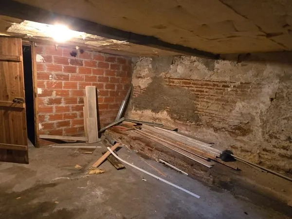 Location cave