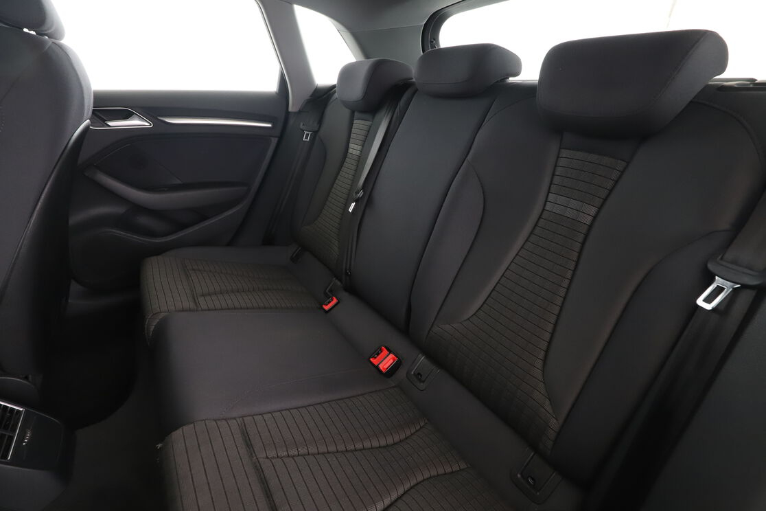 Audi A3 Sportback 35 TDI Sport S Tronic 7 — photo 13