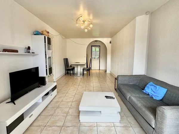 COLOCATION MEUBLÉE À GUYANCOURT — Chambre disponible